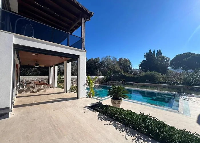 Sea View In Upscale Yalikavak Bodrum